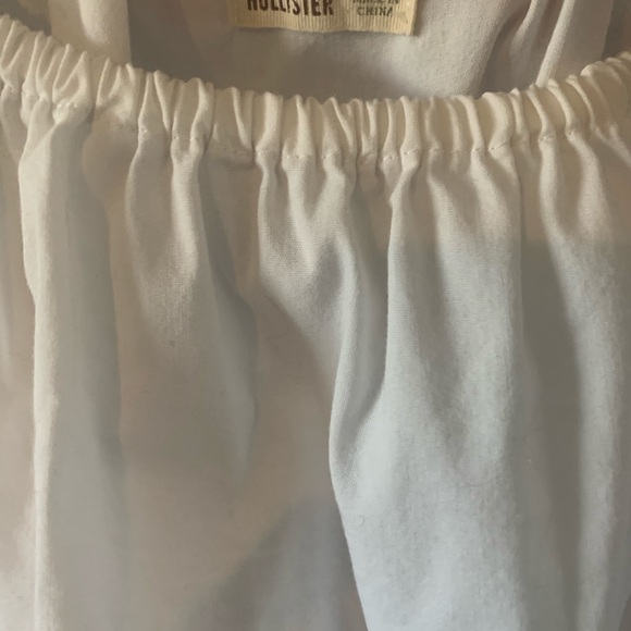 Hollister Flower Top - Picture 2 of 4